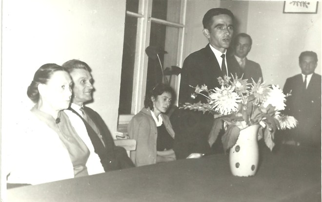 Pożegnanie odchodzącego na emeryturę p. L. Kwiatkowskiego (drugi z lewej, z żoną Ķariatkowską ) 