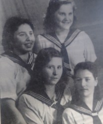 Z koleżankami w szkole średniej