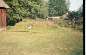 Wieloosobowej naszej rodzinie przyszło zamieszkać jak w warunkach wojennych w ziemiance.