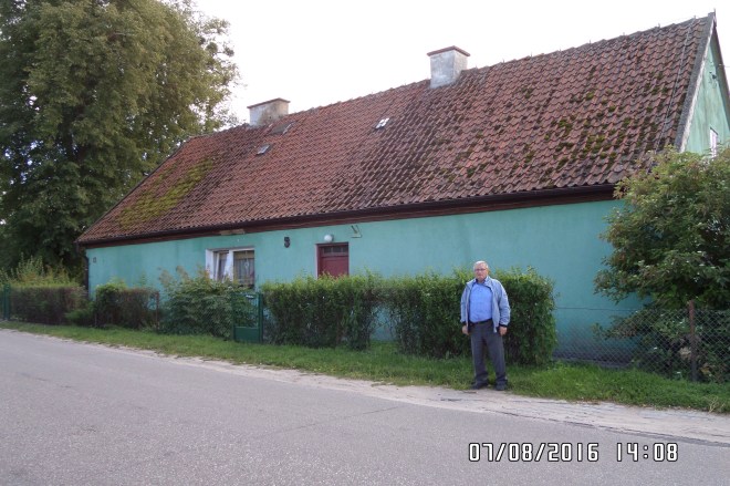 Fot. 4. Kalisty - budynek szkoły, dziś jest prywatną własnością. Szkoła kiedyś wydawała mi się wielka.